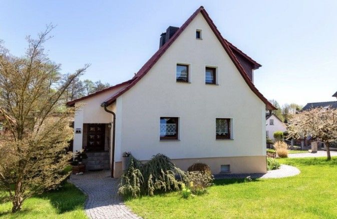 Naturnahes Einfamilienhaus mit Bungalow, Garten und Garage